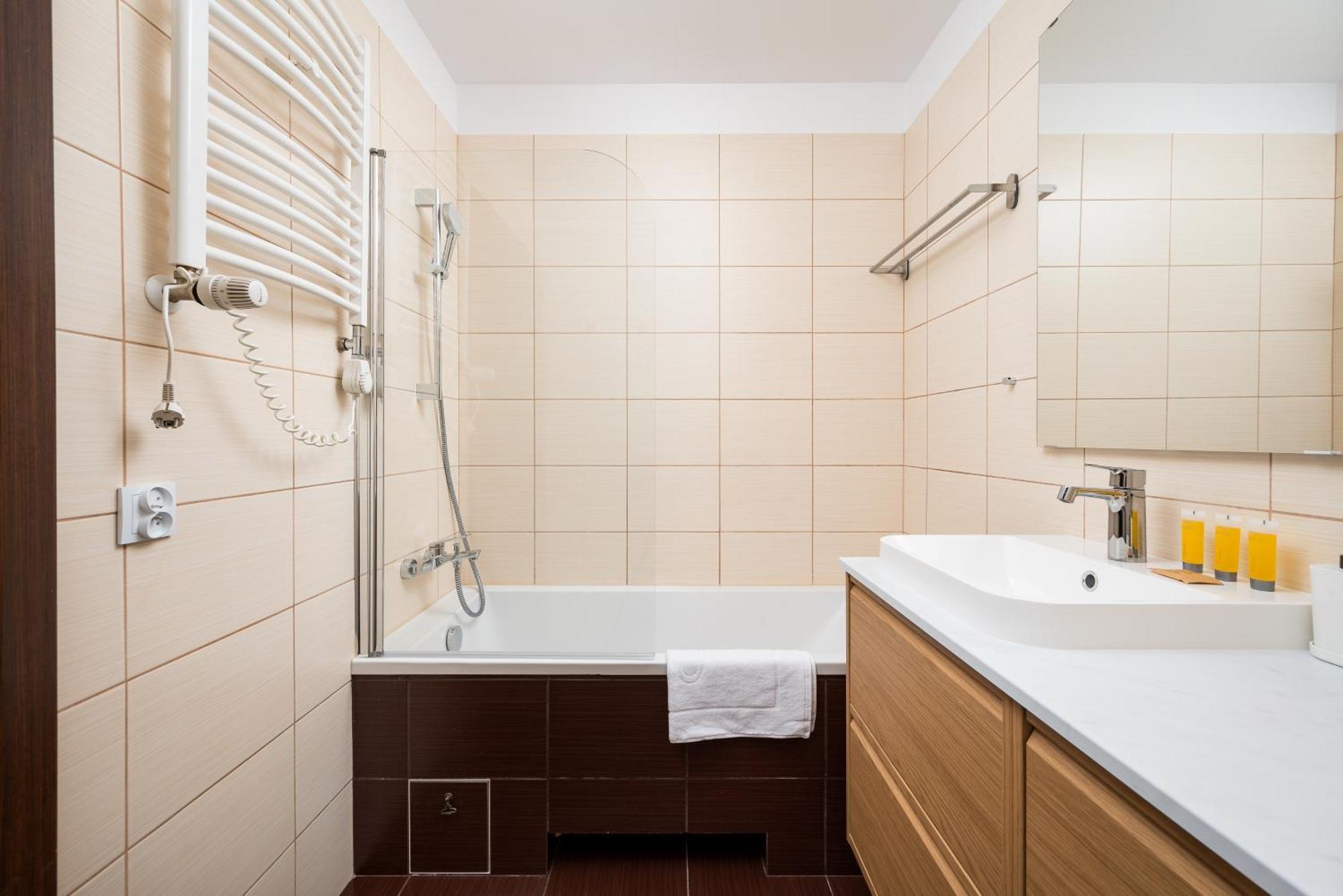 Metro Stoklosy 2-bedroom Apartment