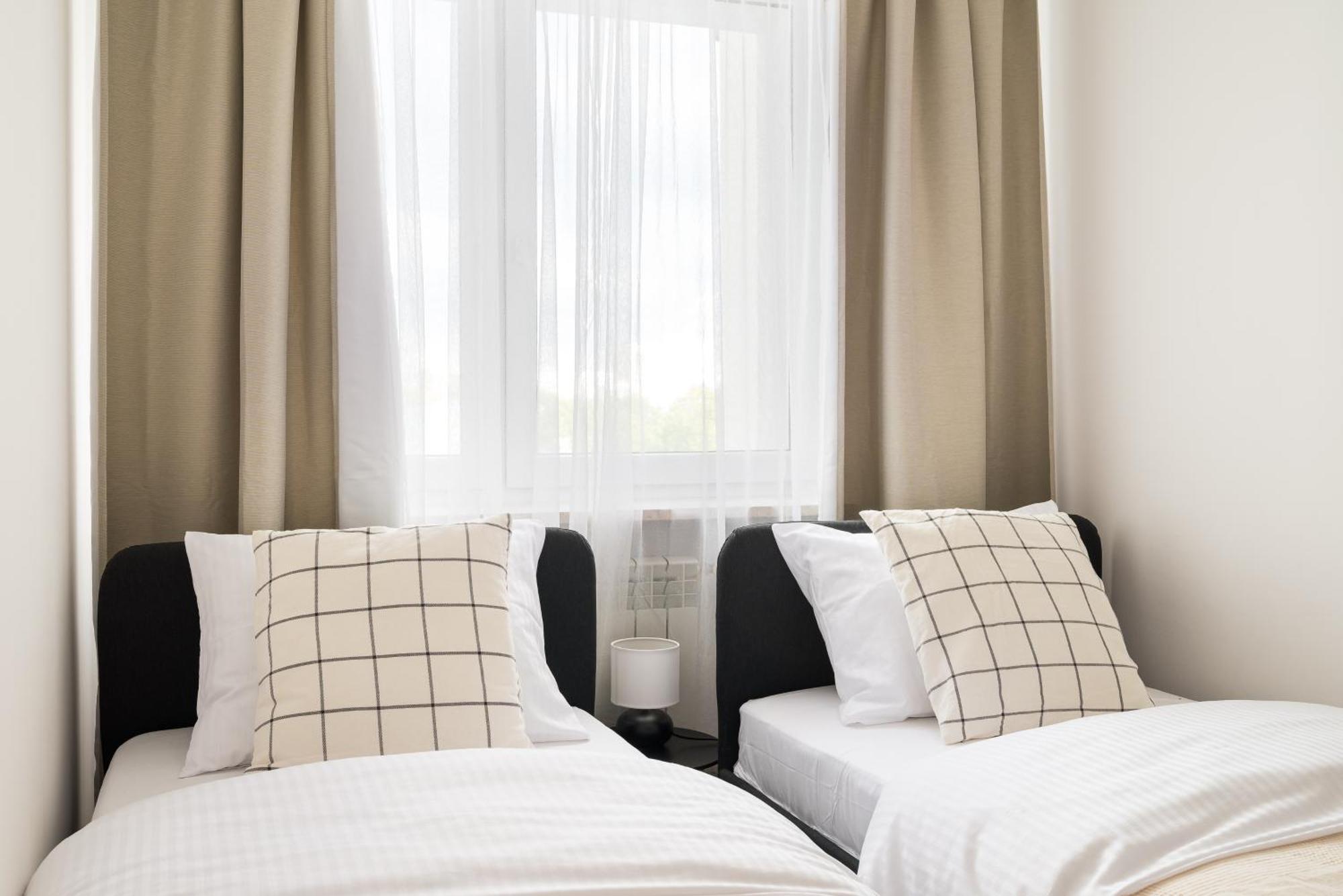 Metro Stoklosy 2-bedroom Apartamento