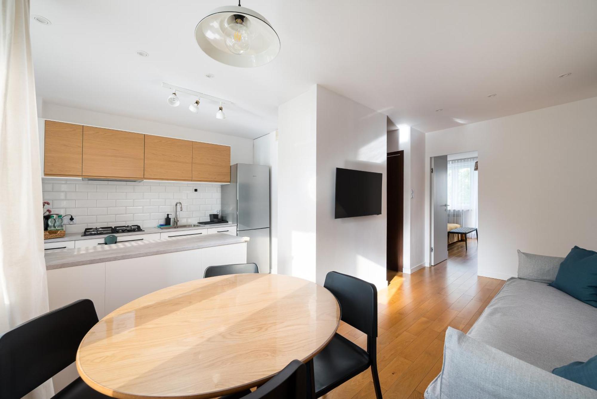 Metro Stoklosy 2-bedroom *