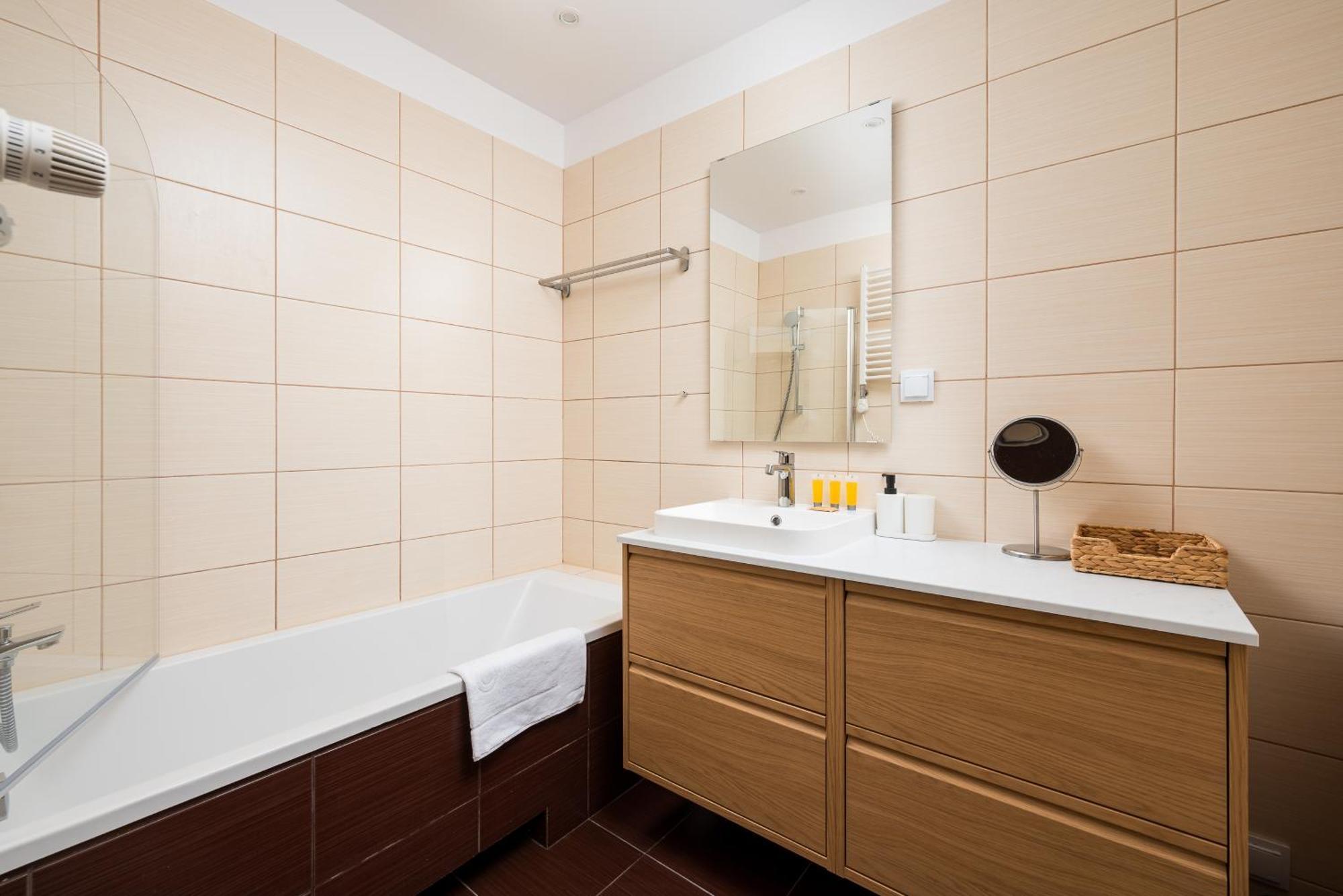 Metro Stoklosy 2-bedroom Apartment Warsaw
