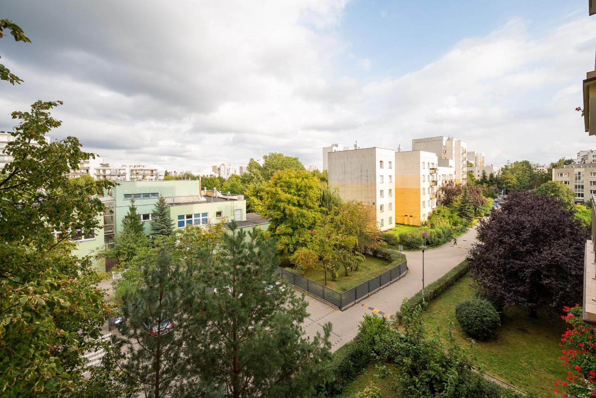 Metro Stoklosy 2-bedroom Apartment *