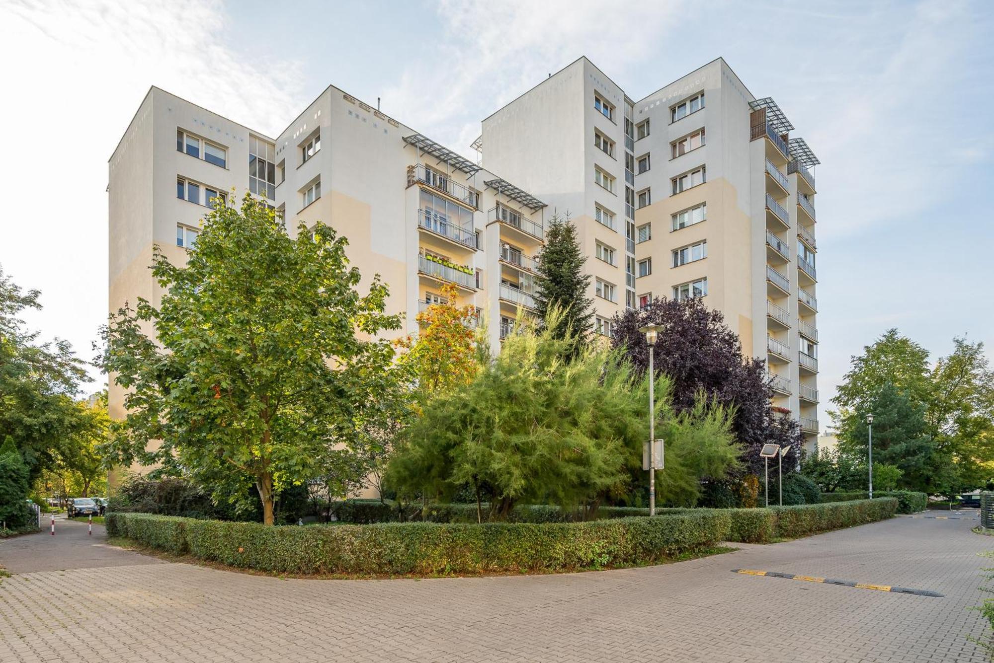 Metro Stoklosy 2-bedroom *
